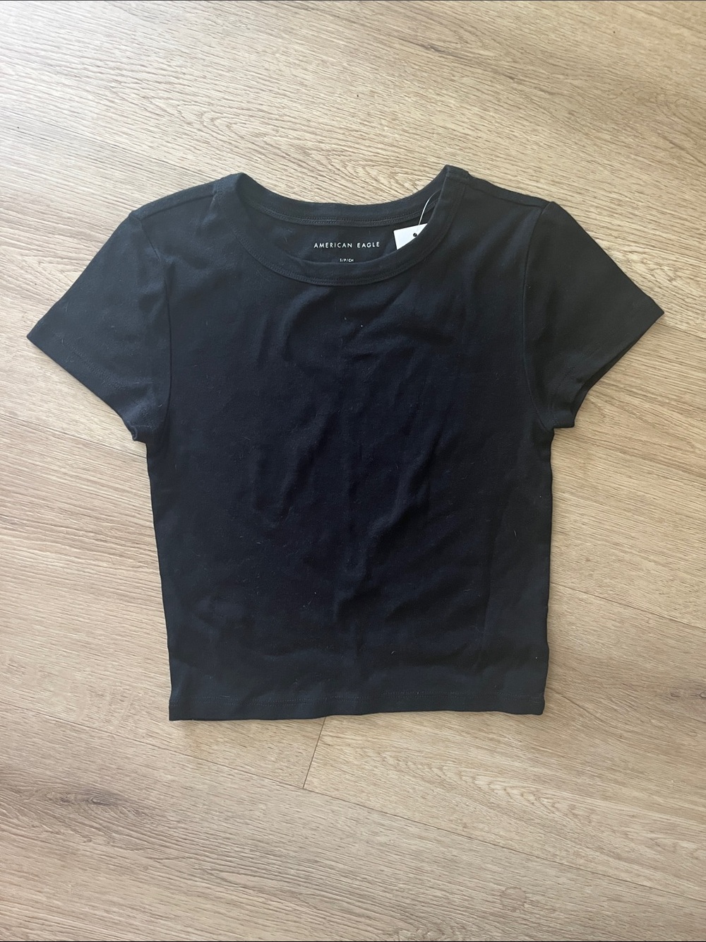 American Eagle Outfitters Black Short Sleeve Cropped Crew Tee